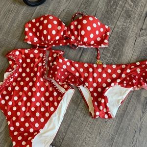 Luli fama swim set. Comes with 2 bottoms.